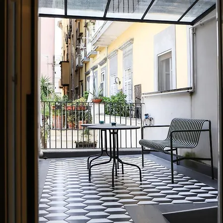 Piazza Bellini Stylish By Wonderful Italy Neapel